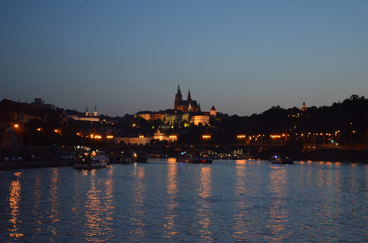 3-Stündige Abend-Schifffahrt mit Abendessen