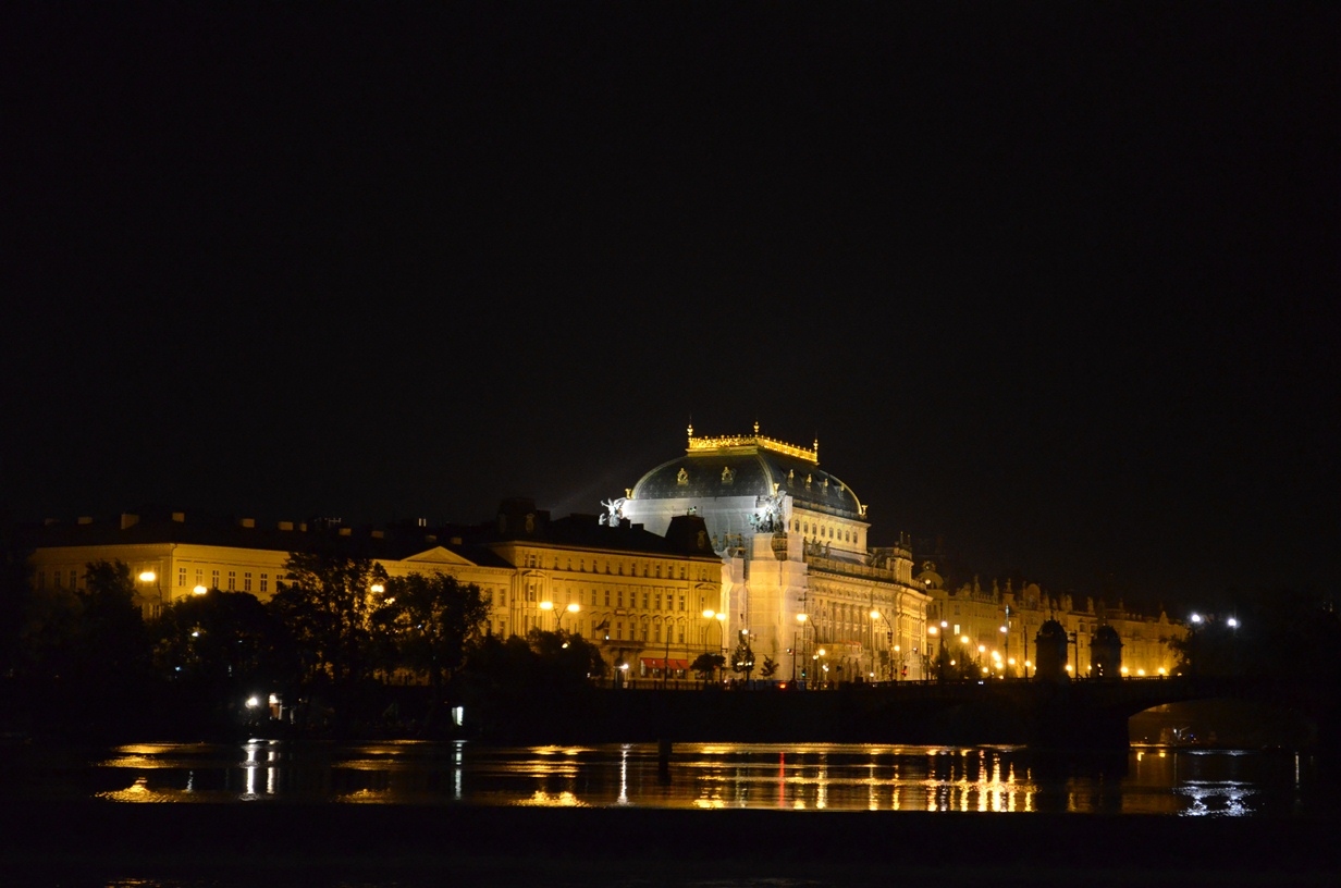 2-Stündige Abend-Schifffahrt mit Abendessen